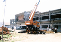 建設中のシアヌーク病院